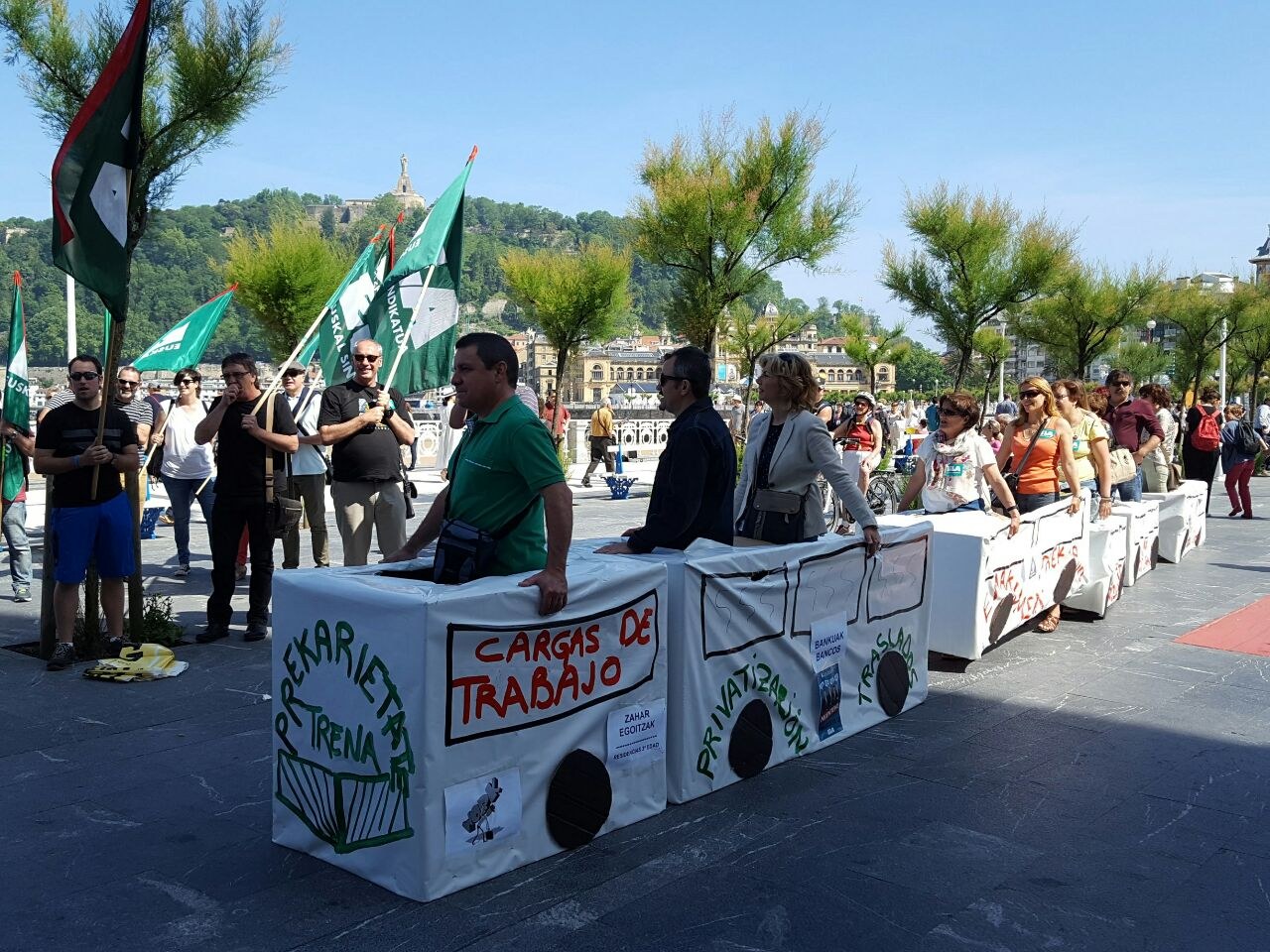 El tren de la precariedad recorre Donostia