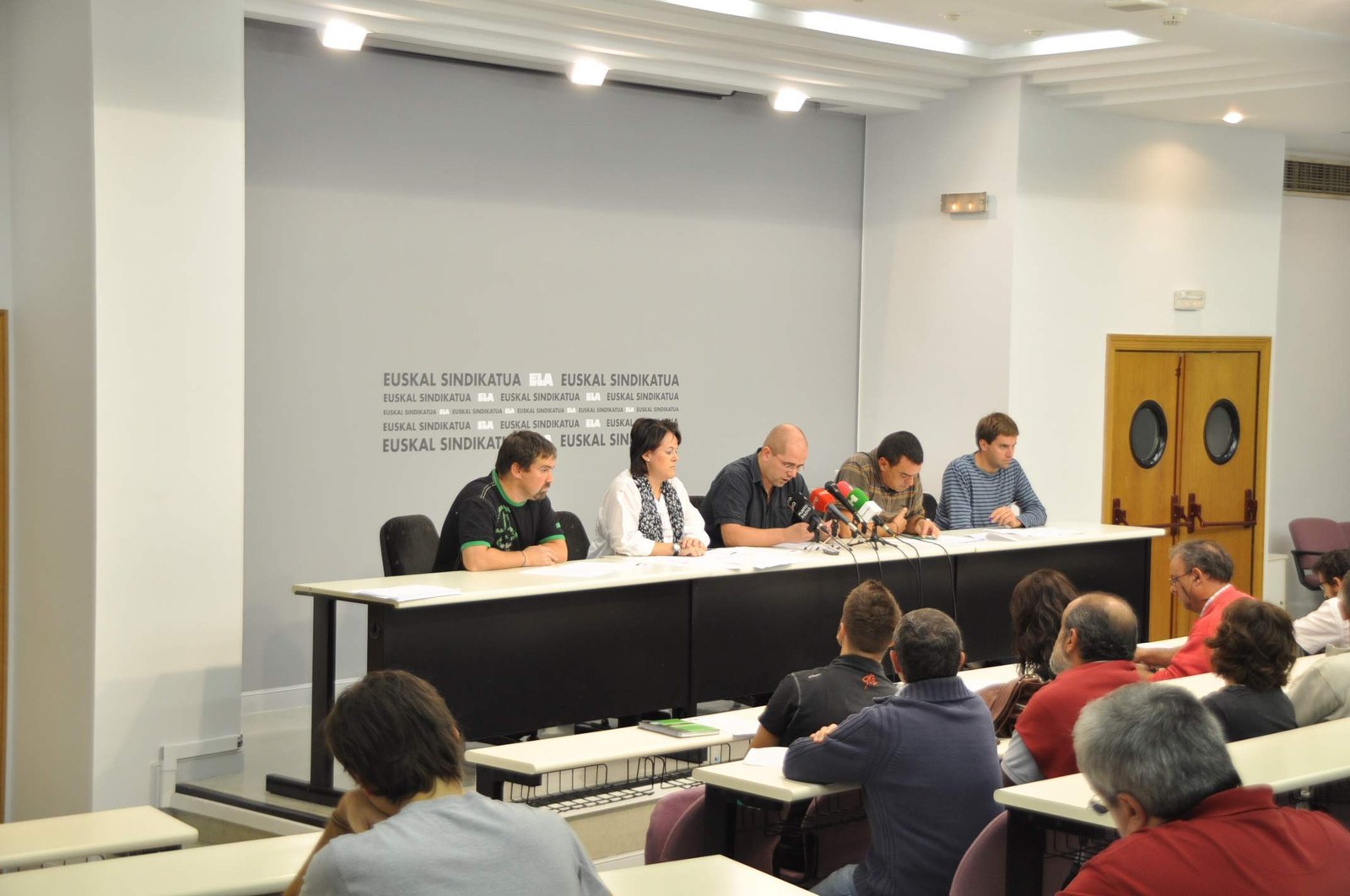 ELA denuncia el acuerdo firmado por Partaide y LAB en ikastolas