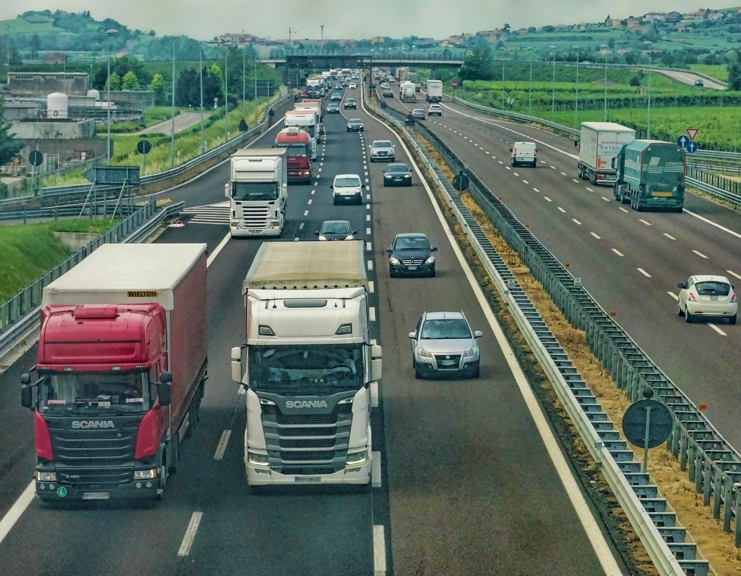 ELA denuncia la modificación de los tiempos de descanso y horas máximas de conducción de las personas que trabajan en el transporte de mercancías