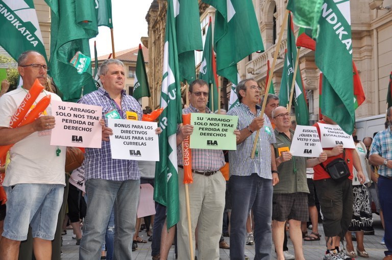 ELA denuncia la primera externalización tras la compra de Euskaltel por parte de MasMóvil