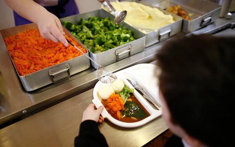 ELA denuncia la privatización de la cocina del colegio Murumendi de Beasain