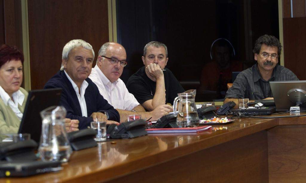 ELA ha denunciado los recortes en educación ante el Parlamento de Gasteiz