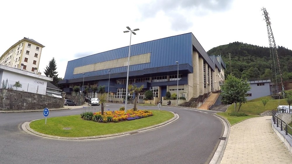 ELA exige al Ayuntamiento de Eibar que cumpla el acuerdo para asumir al personal subcontratado de los polideportivos