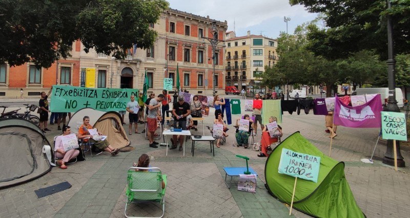 ELA exige al Gobierno Vasco y al Gobierno de Navarra que frenen la expulsión de las familias amenazadas por los fondos buitre