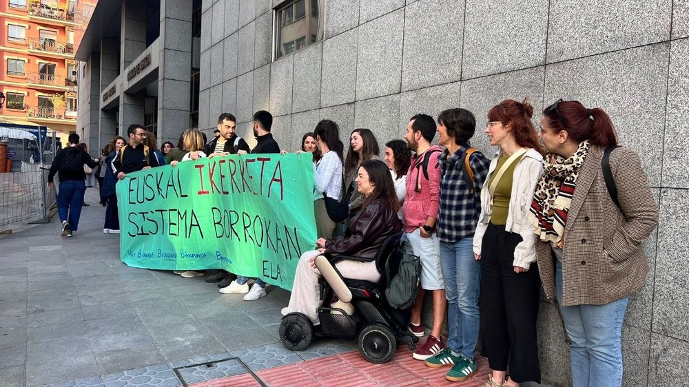 ELA exige en juicio la equiparación de condiciones con Osakidetza