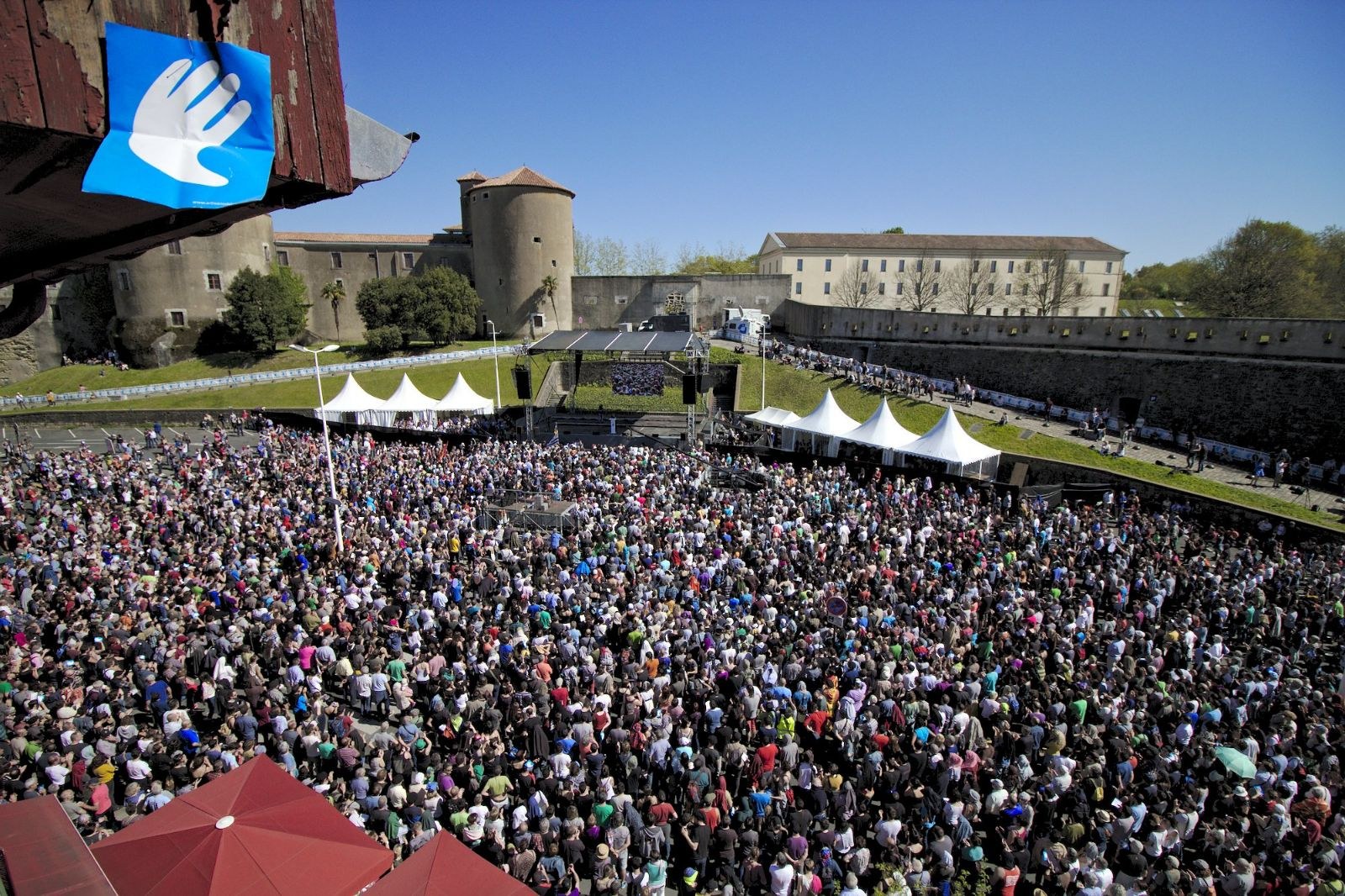 ELA ha participado en el acto popular por el desarme en Baiona y muestra su alegría porque el proceso se ha completado con éxito