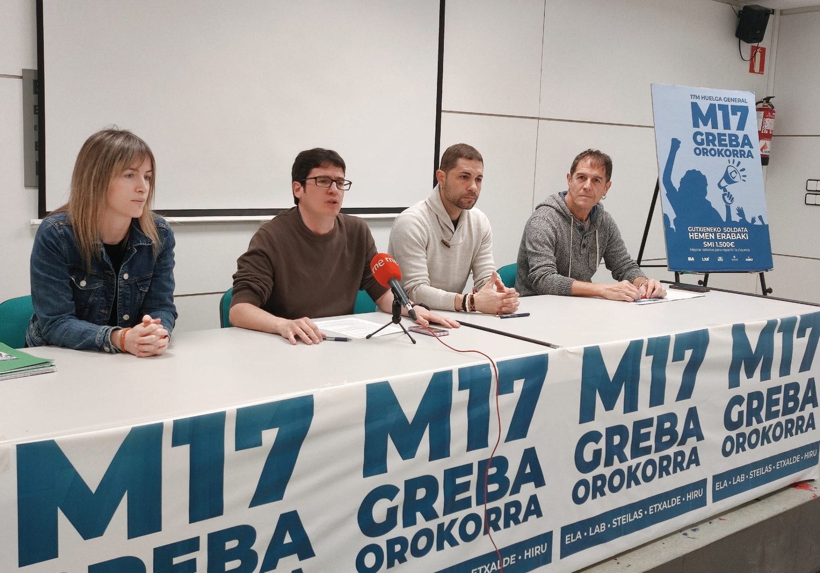 ELA, LAB, Steilas, Hiru y Etxalde piden a los partidos políticos que aprueben la ley para que Navarra tenga un SMI propio