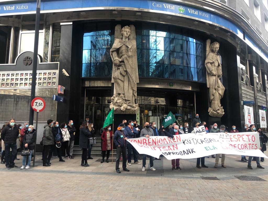 ELA rechaza el preacuerdo de convenio en Kutxabank por “insuficiente y anacrónico”