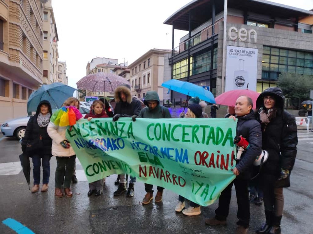 ELA se ha concentrado ante la CEN para exigir el primer convenio de Navarra
