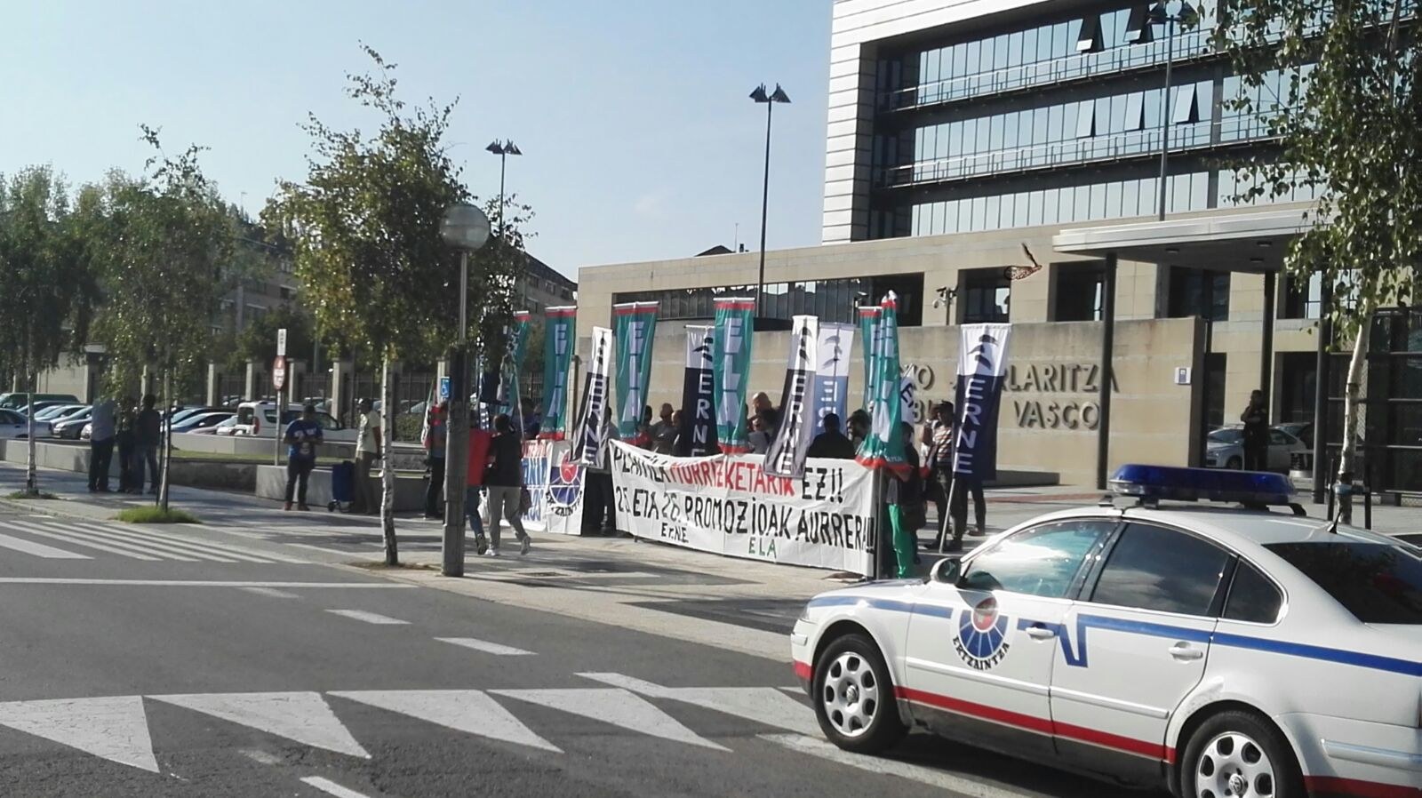 ELA y ERNE exigen al nuevo Gobierno Vasco que revierta todos los recortes realizados en la Ertzaintza