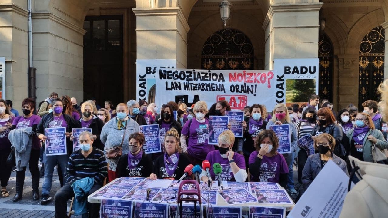 ELA y LAB, con el apoyo de Gipuzkoako Senideak, solicitan reunirse con la Diputación y la Patronal en una nueva jornada de huelga ELA y LAB, con el apoyo de Gipuzkoako Senideak, solicitan reunirse con la Diputación y la Patronal en una nueva jornada de huelga