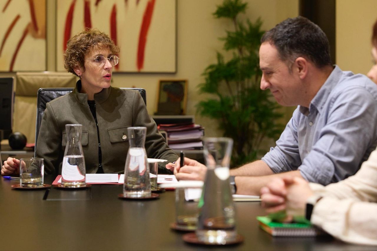 ELA y LAB han expuesto a María Chivite los beneficios de lograr un SMI propio para Navarra