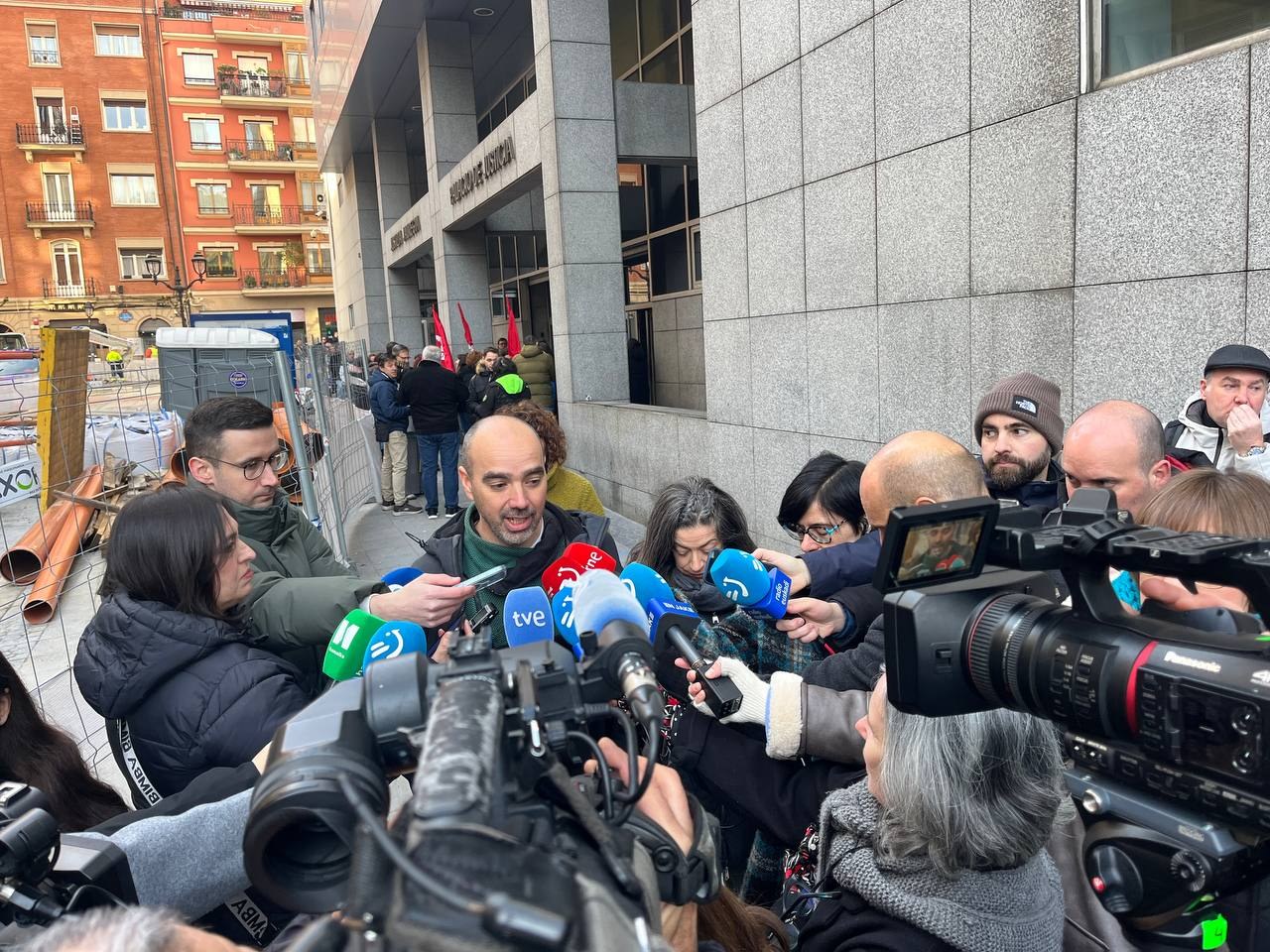 ELA y LAB reclaman en los juzgados que Confebask cumpla su obligación legal de negociar