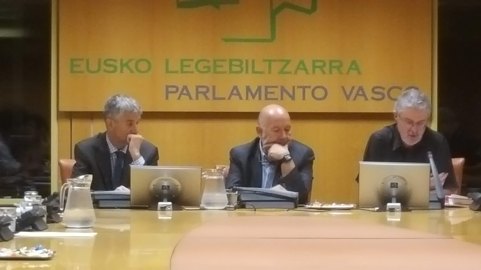 ELA y LAB reivindican un nuevo estatus político en el Parlamento Vasco