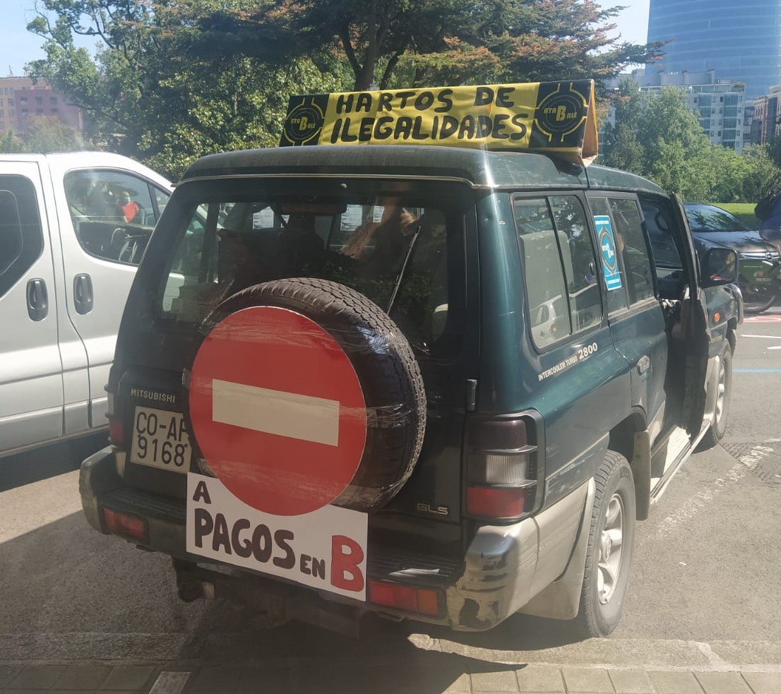 El primer día de huelga convocado por ELA y CCOO en las autoescuelas de Bizkaia ha tenido un amplio seguimiento El primer día de huelga convocado por ELA y CCOO en las autoescuelas de Bizkaia ha tenido un amplio seguimiento