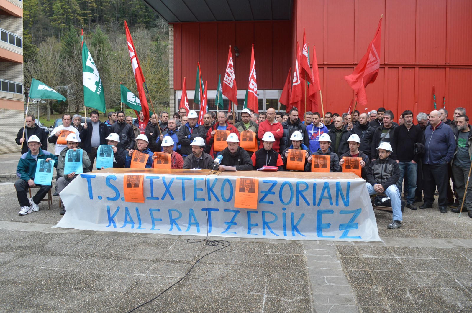 Encierro de la plantilla de TS Fundiciones de Zestoa