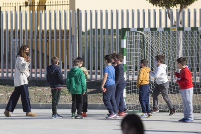 Lograda la equiparación salarial de las trabajadoras subcontratadas de acompañamiento de transporte escolar y cuidado de patios respecto al personal directo de Educación