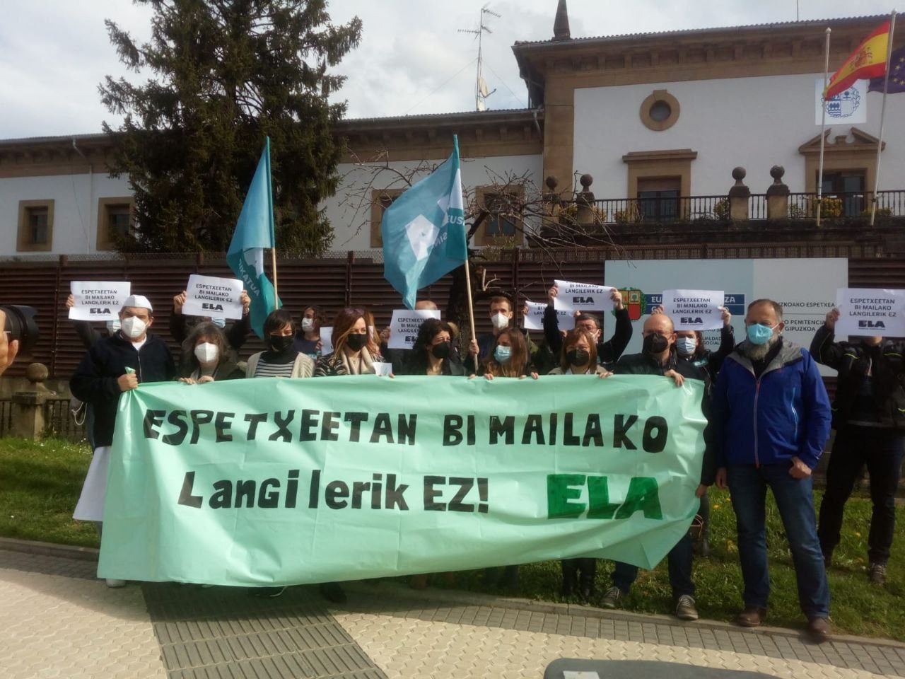 Movilizaciones contra la pretensión del Gobierno Vasco de imponer peores condiciones al personal de prisiones que proviene de traslados Movilizaciones contra la pretensión del Gobierno Vasco de imponer peores condiciones al personal de prisiones que proviene de traslados