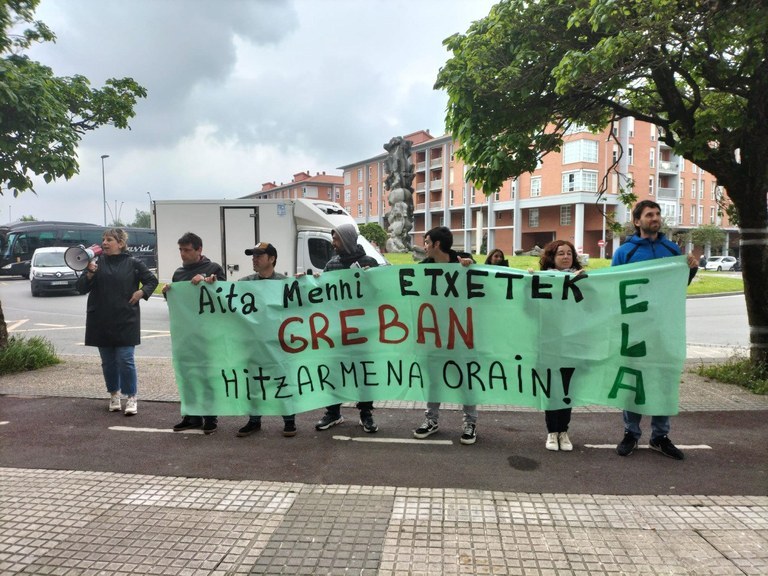 Fin de la huelga indefinida de la plantilla de Etxetek tras llegar a un acuerdo con la empresa Aita Menni