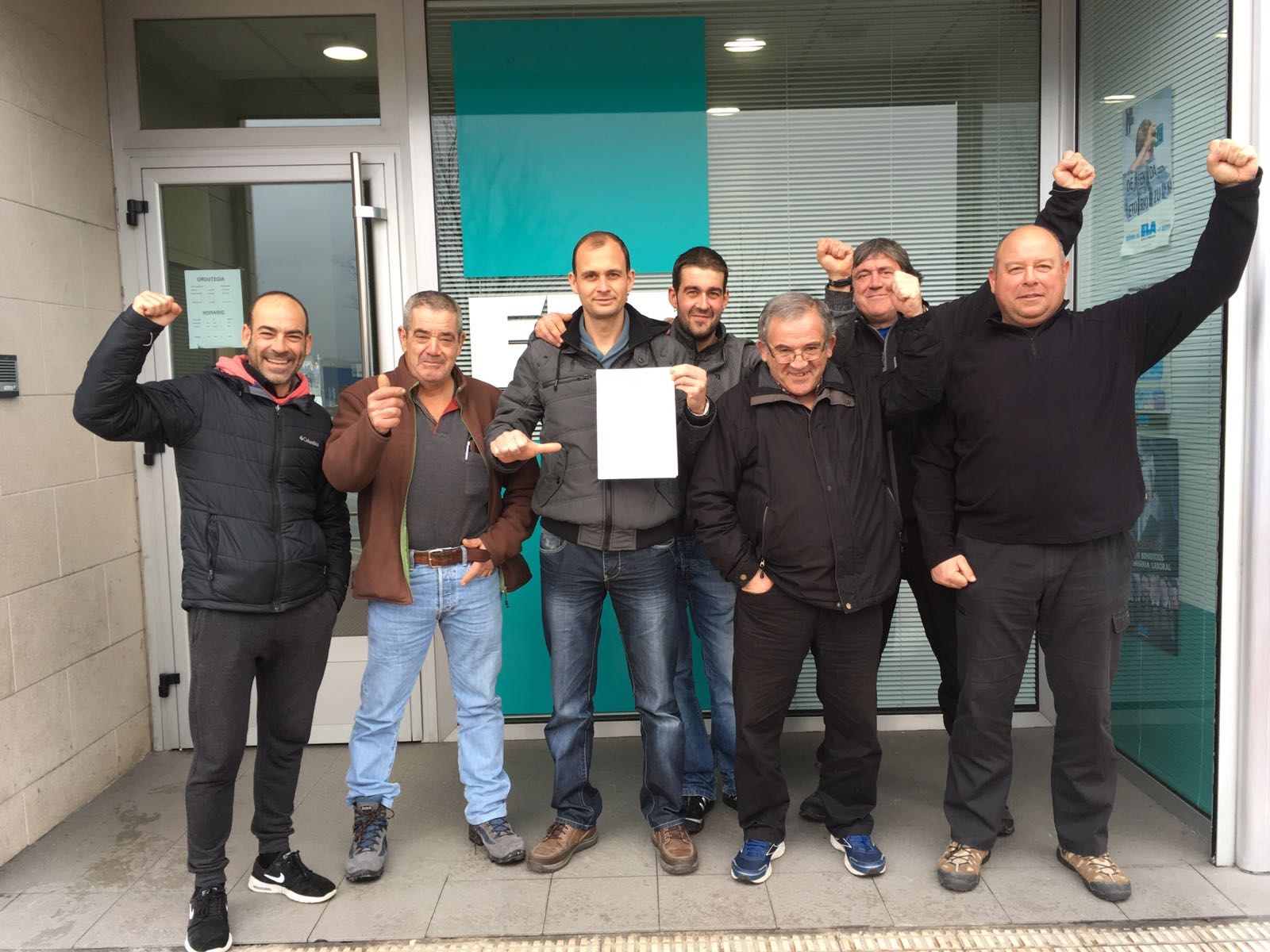 Firmado el acuerdo para los y las trabajadoras del servicio de jardinería de Sondika y Zamudio Firmado el acuerdo para los y las trabajadoras del servicio de jardinería de Sondika y Zamudio