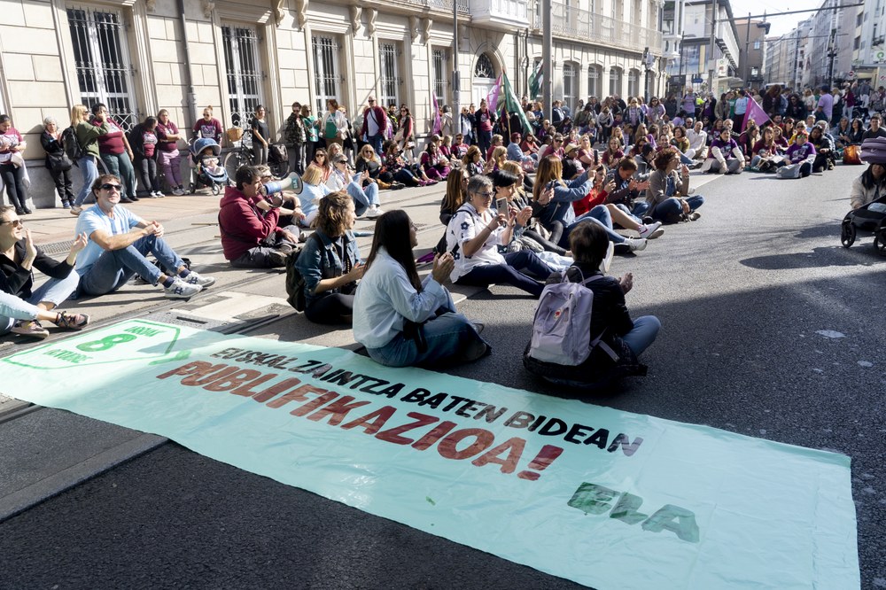 GALERIA | Publificación del sector de los cuidados. Movilización en Gasteiz