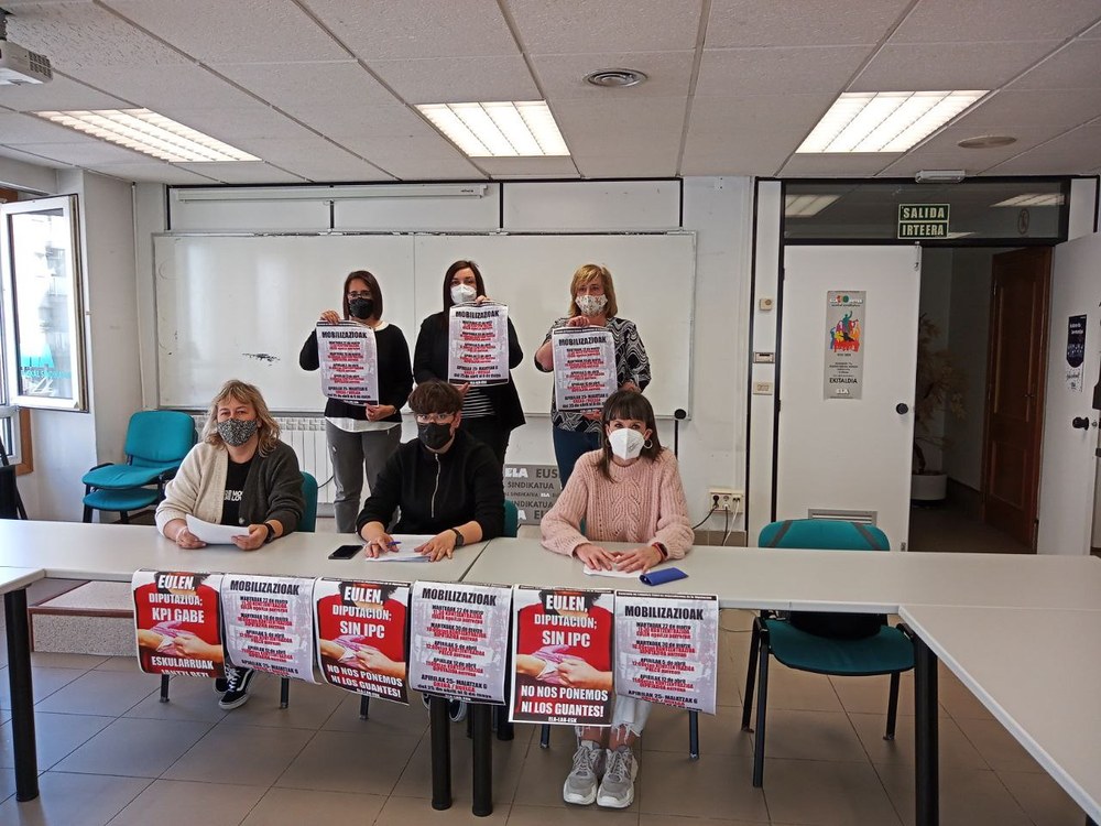 Huelga de las trabajadoras de la limpieza de la Diputación de Gipuzkoa del 25 de abril al 7 de mayo