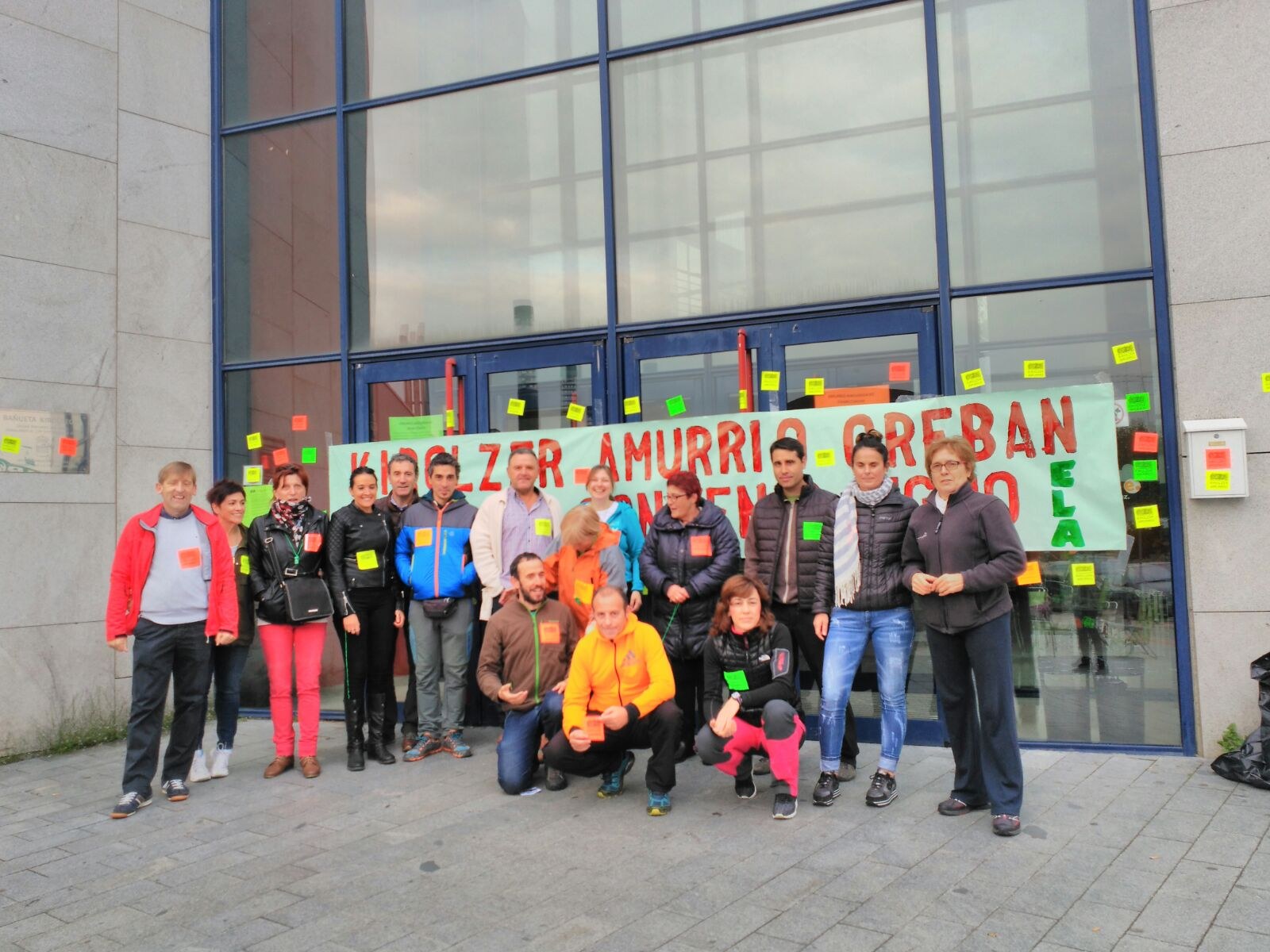 Huelga en el polideportivo de Amurrio Huelga en el polideportivo de Amurrio