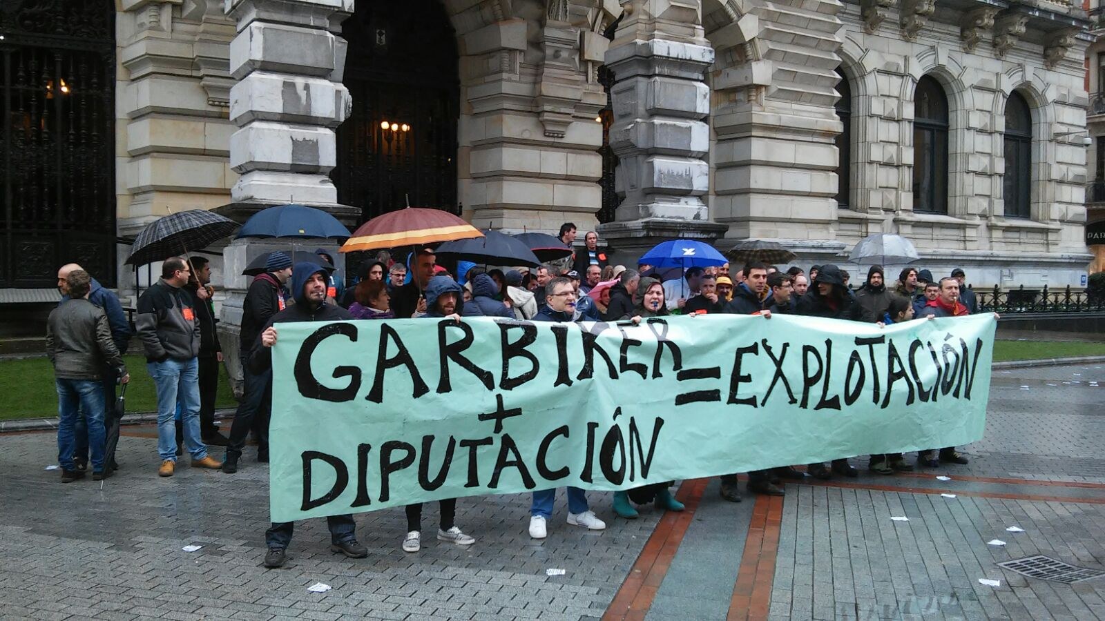 Huelga en UTE TMB Arraiz, enpresa dedicada al reciclaje de residuos en Bizkaia Huelga en UTE TMB Arraiz, enpresa dedicada al reciclaje de residuos en Bizkaia