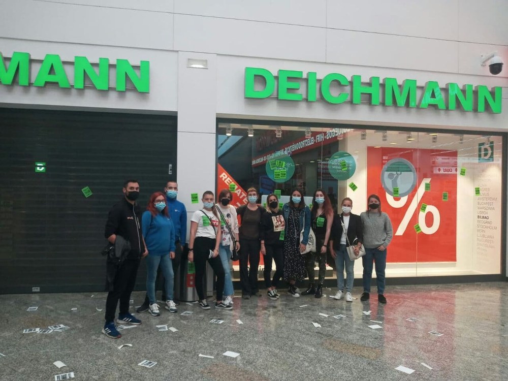 Huelga indefinida en Calzados Deichmann, de Basauri, tras el anuncio de la empresa de despedir a sus 9 trabajadoras