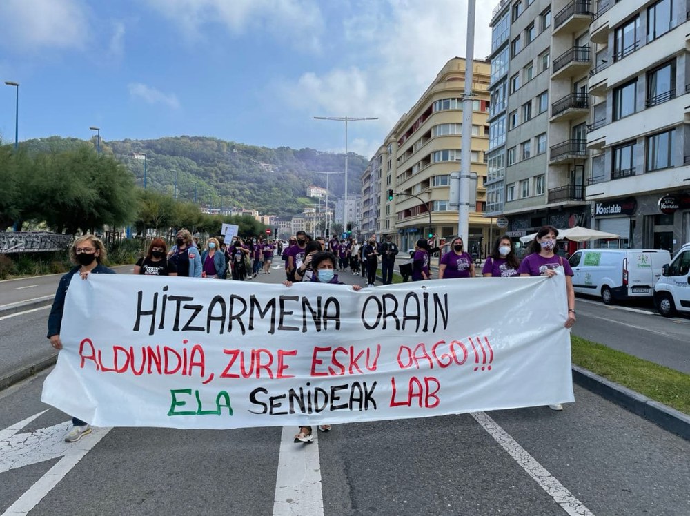 Huelga y manifestación de las trabajadoras de las Residencias de Gipuzkoa para reivindicar el convenio sectorial