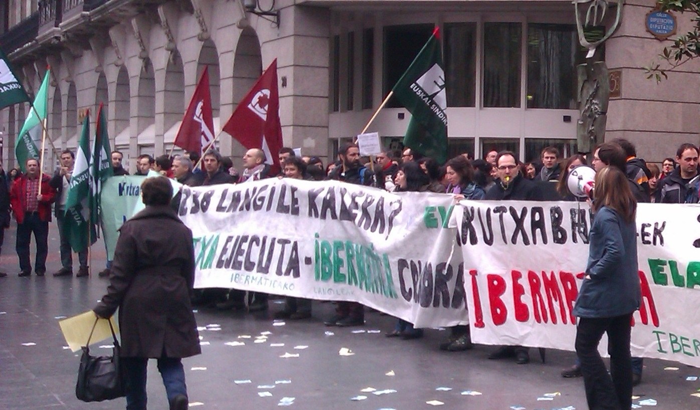 Ibermática pretende despedir a 238 trabajadores/as que prestan sus servicios en Kutxabank