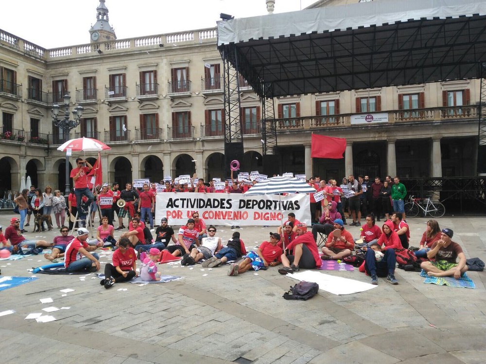 Incrementos de hasta un 45% para los socorristas y monitores deportivos de Araba