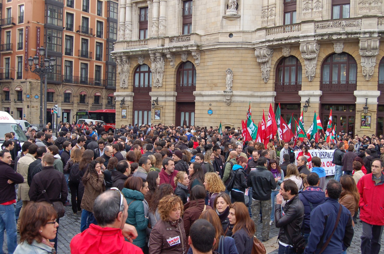 Jornada de paro en el sector de Oficinas y Despachos de Bizkaia en defensa de la negociación colectiva