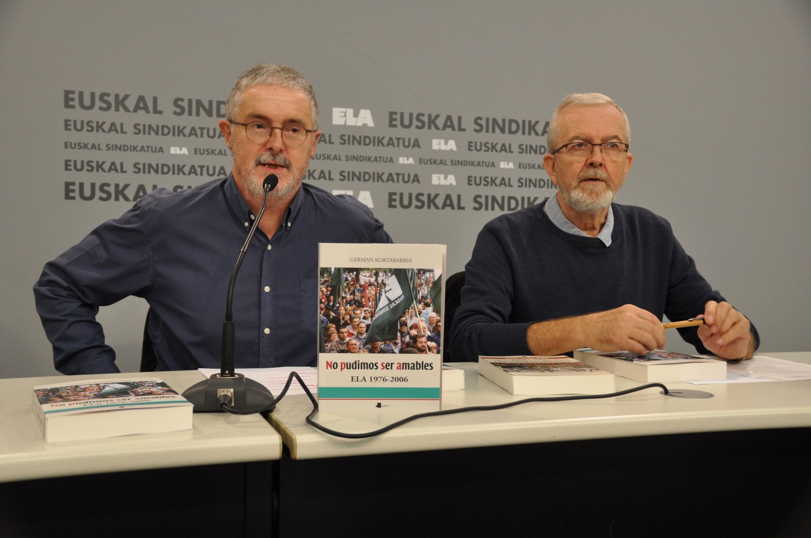 Kortabarria presenta un libro sobre la historia de ELA entre los años 1976-2006