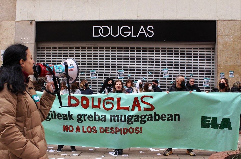 La cadena de perfumerías Douglas, CCOO y UGT acuerdan destruir más de 120 empleos en Hego Euskal Herria