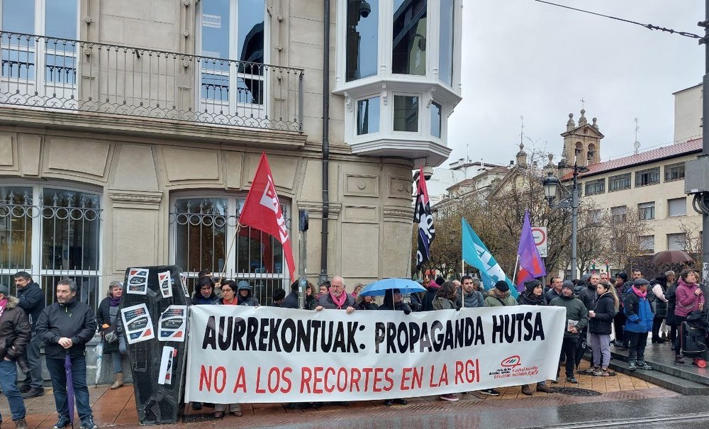 La Carta de EH denuncia en Gasteiz que los presupuesto del Gobierno Vasco no cubren las actuales necesidades sociales