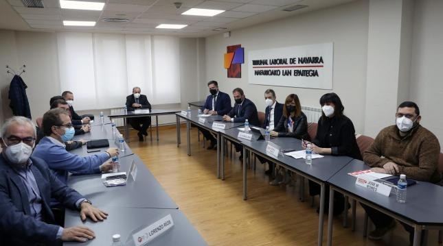 La constitución de la mesa permanente del diálogo social en el Metal busca consolidar un modelo clientelar que beneficie a UGT y CCOO a cambio de paz social