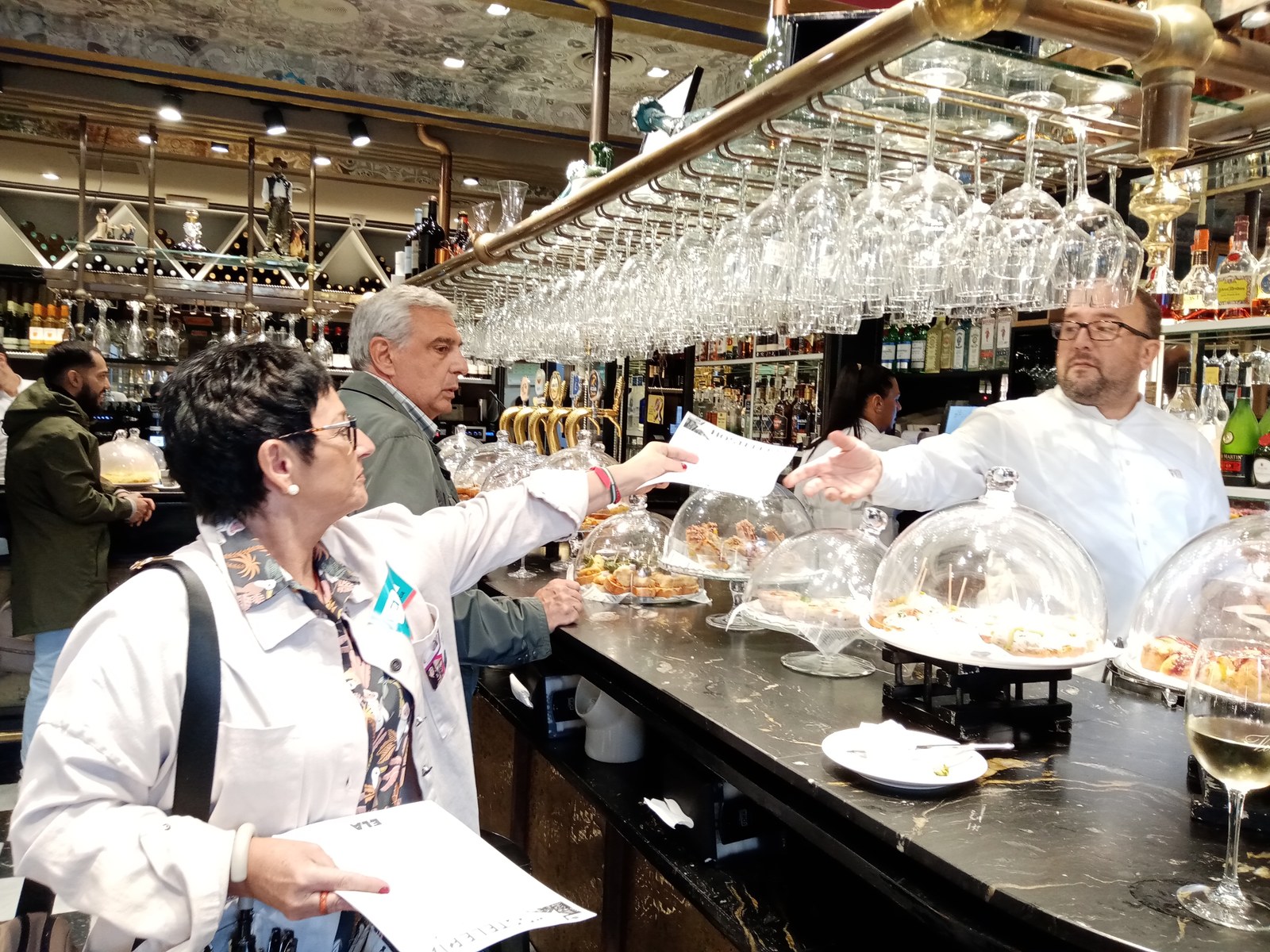 Kalejira de la hostelería de Bizkaia para reivindicar una subida salarial acorde al IPC y mejoras en su convenio