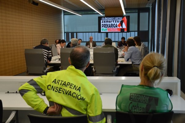 La huelga del servicio de mantenimiento de carreteras de Gipuzkoa en las Juntas Generales