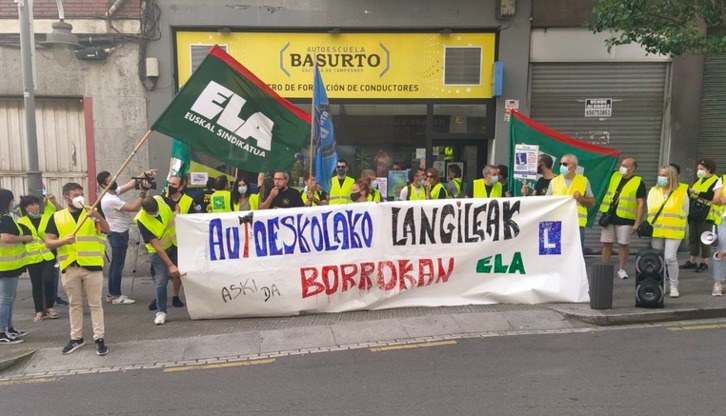 La huelga en las autoescuelas de Bizkaia se prolongarán una semana más