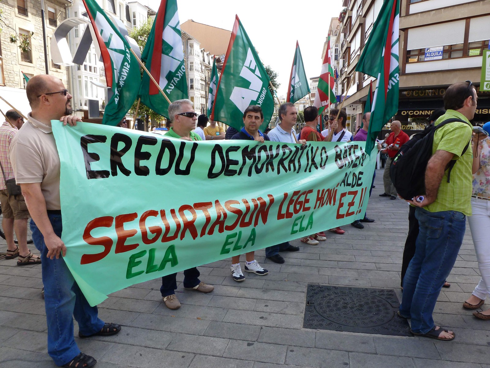 La Ley de Seguridad  aprobada hoy en el Parlamento Vasco promueve el control partidario de la sociedad