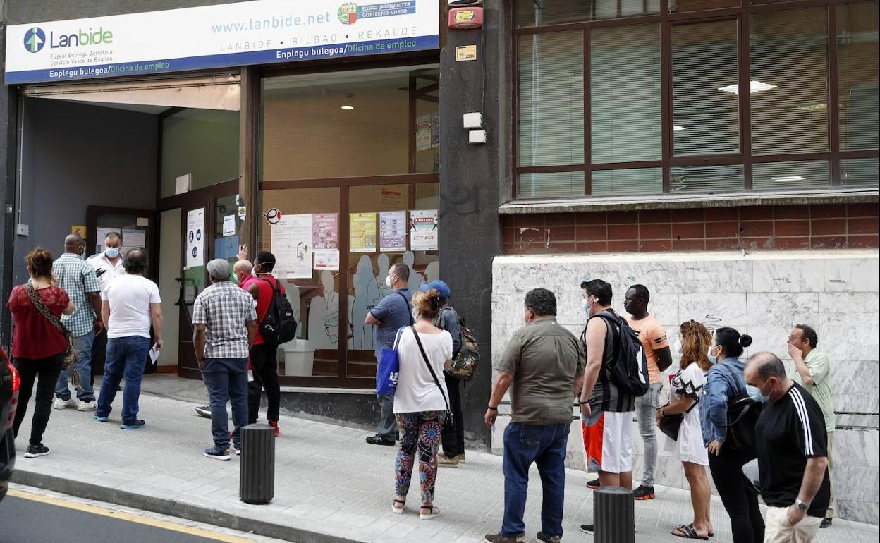 La pandemia destruye 22.500 empleos en HEH