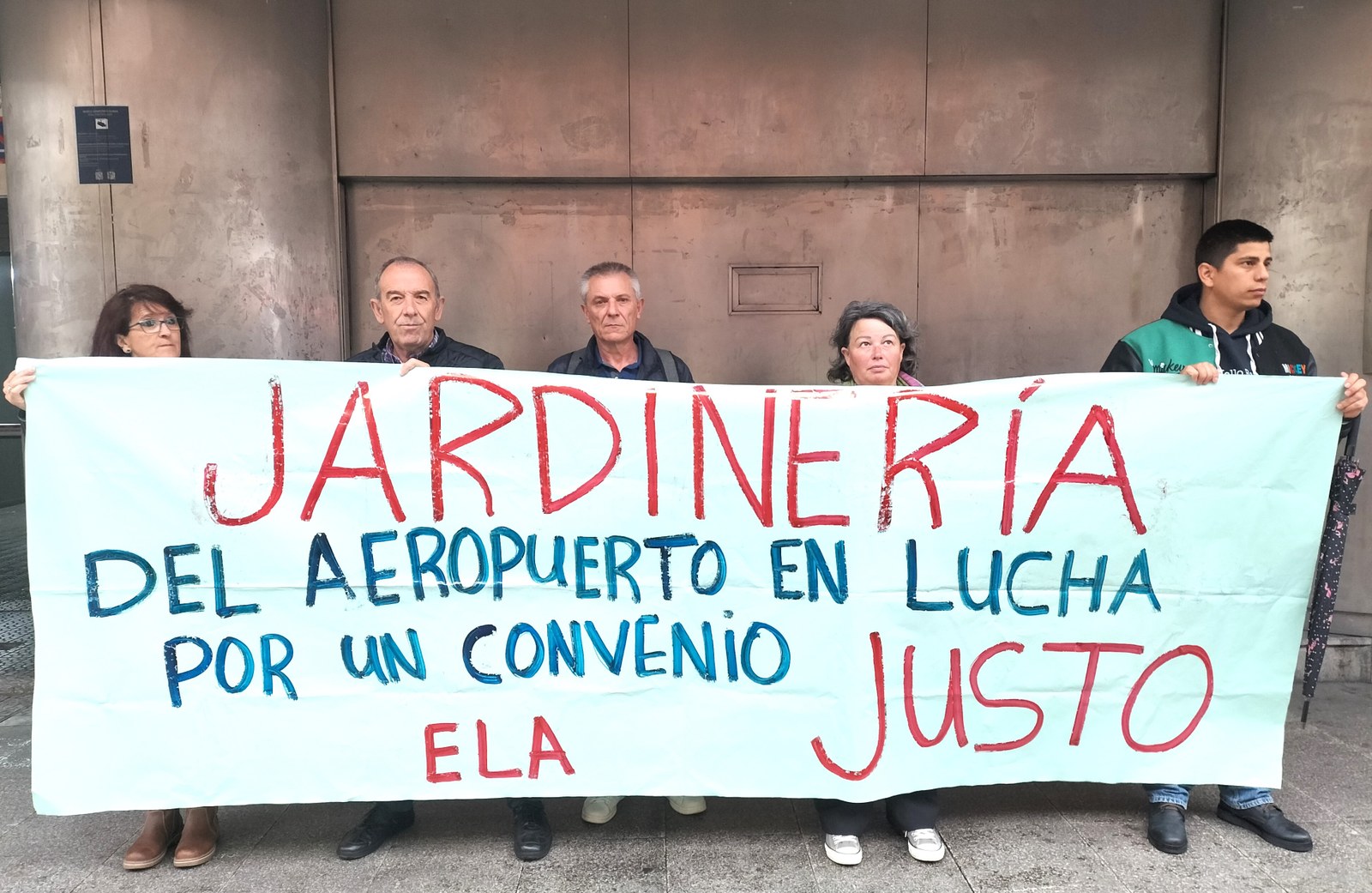 La plantilla continua en huelga, tras el incumplimiento de AENA y Sacyr