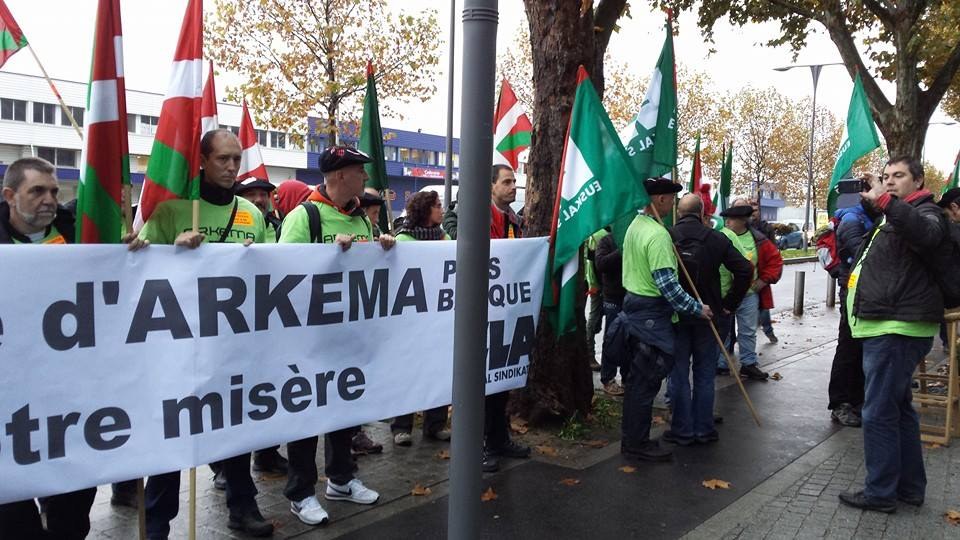 La plantilla de Arkema se manifiesta en Paris en defensa de empleo