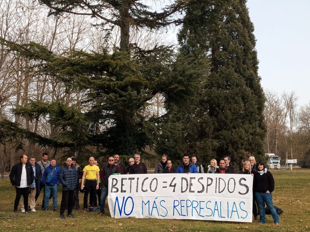 La plantilla de Betico, en Gasteiz, protesta por los cuatro últimos despidos