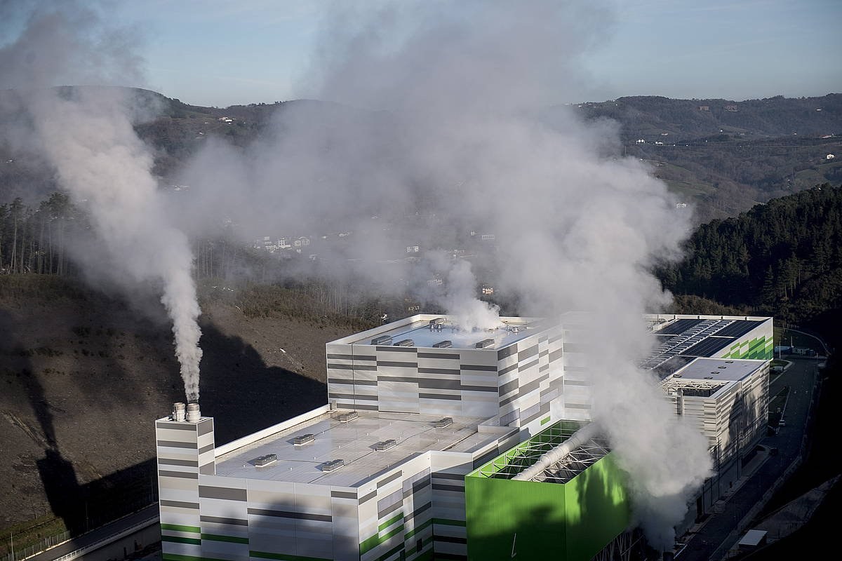 La plantilla de la incineradora de Zubieta, en huelga indefinida a partir del 23 de noviembre por unas condiciones de salud y trabajo dignas La plantilla de la incineradora de Zubieta, en huelga indefinida a partir del 23 de noviembre por unas condiciones de salud y trabajo dignas