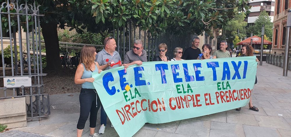 La plantilla de Tele Taxi en huelga indefinida exige implicación a la Mancomunidad