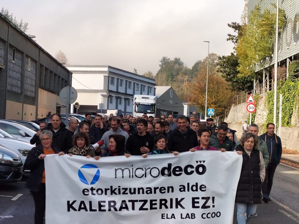 Manifestación de la plantilla en huelga de Microdeco