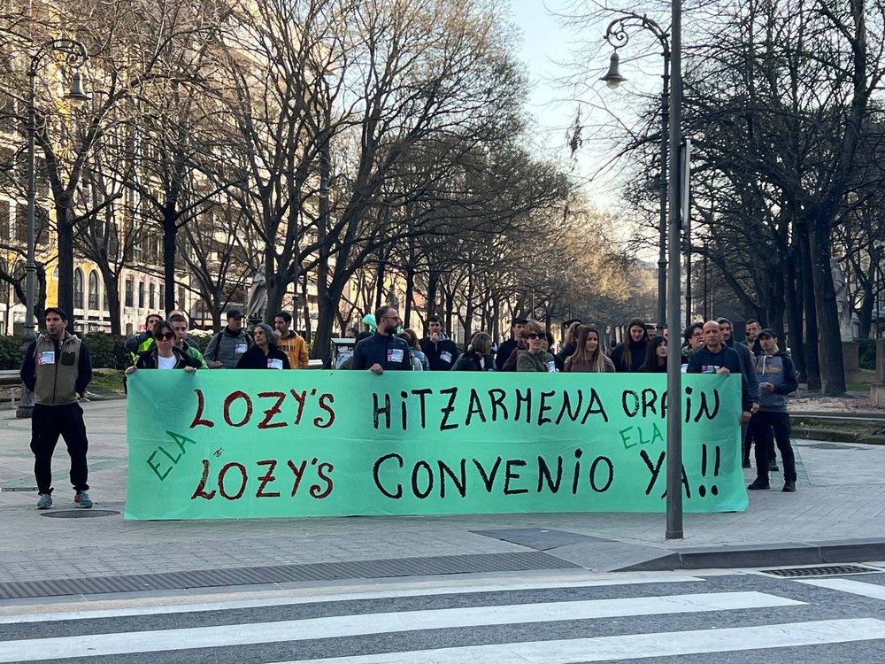 La plantilla se moviliza en Iruñea en vísperas de cumplir un mes de huelga