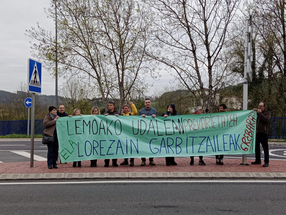La plantilla subcontratada de jardinería y limpieza consigue un notable aumento de sueldo, tras tres semanas de huelga